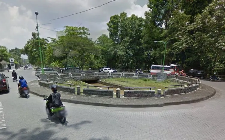 Menguak Mitos di Bunderan Teknik UGM. Nyanyian Gugur Bunga Bisa Memanggil Makhluk Tak Kasat Mata! 5