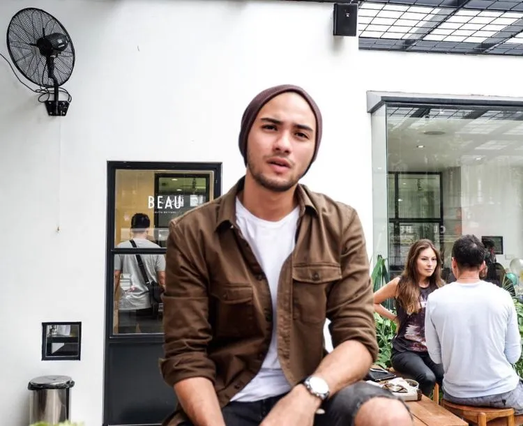 12 Style Cowok Bercambang yang Bikin Hati Cewek Bertekuk Lutut. Habis Gimana, Gemas-gemas Mengayomi, Gitu! 17