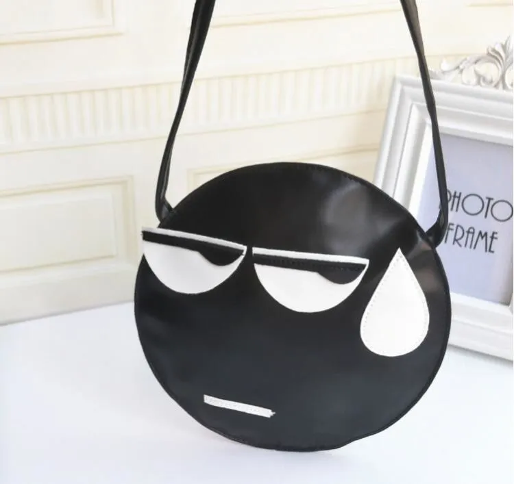 9 Sling Bag Lucu yang Bisa Kamu Pakai ke Manapun. Unik dan Simpel Banget! 18