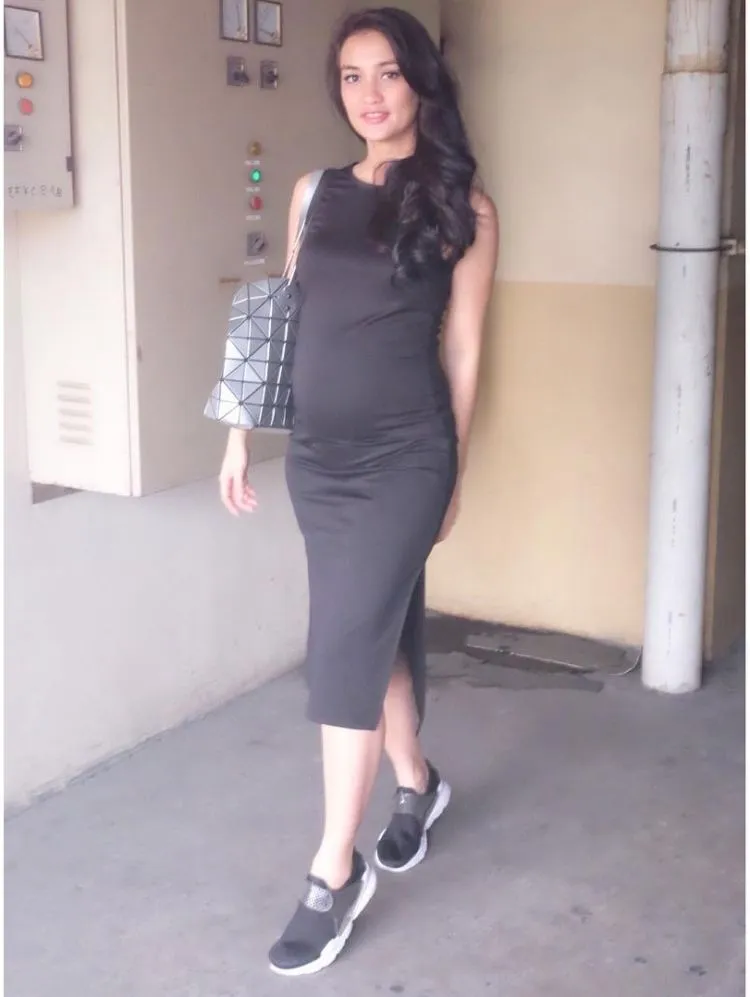 Lihat 12 Style Calon Mama Muda ini. Meski Hamil Tapi Tetap Kece dan Bikin Gemas Sendiri! 21