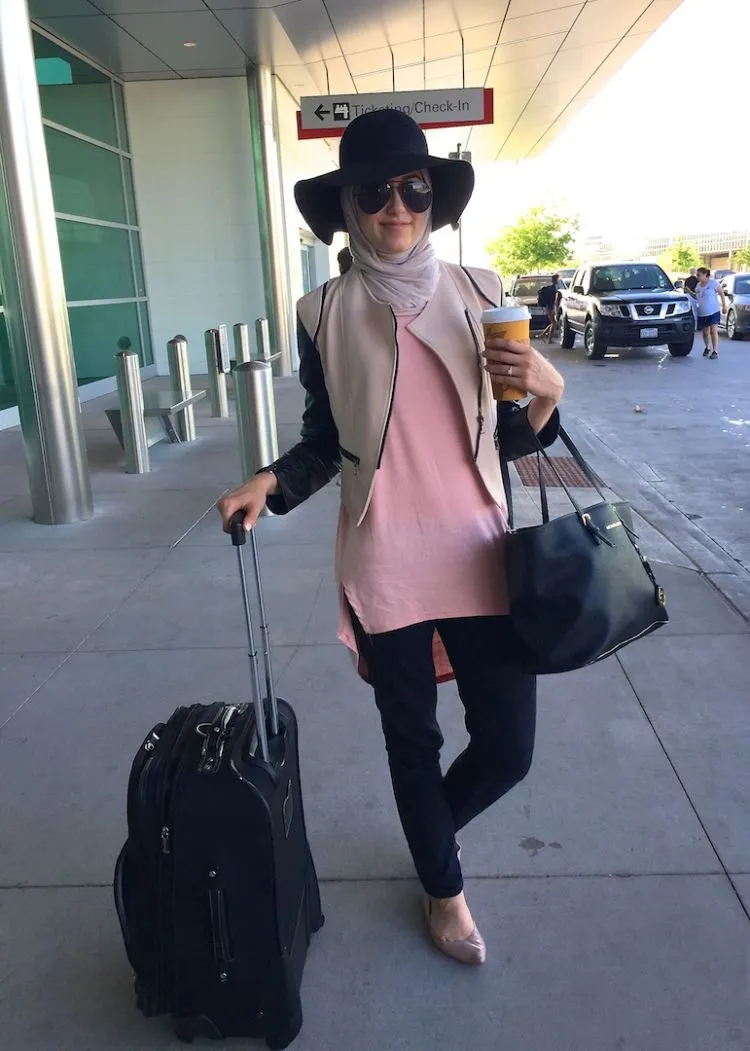 10 Airport Look yang Instagram-able Plus Mampu Menyamarkan Kelelahanmu dari Jalan-jalan 20