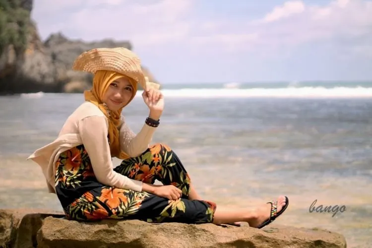 7 Style Baju Berhijab untuk Piknik ke Pantai 14