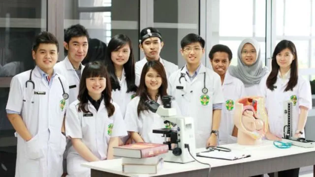 Dokternya cantik, imut, dan manis