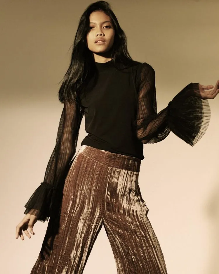 Mengenal Laras Sekar, Gadis Muda Indonesia yang Jadi Model di Paris Fashion Week 2017 10