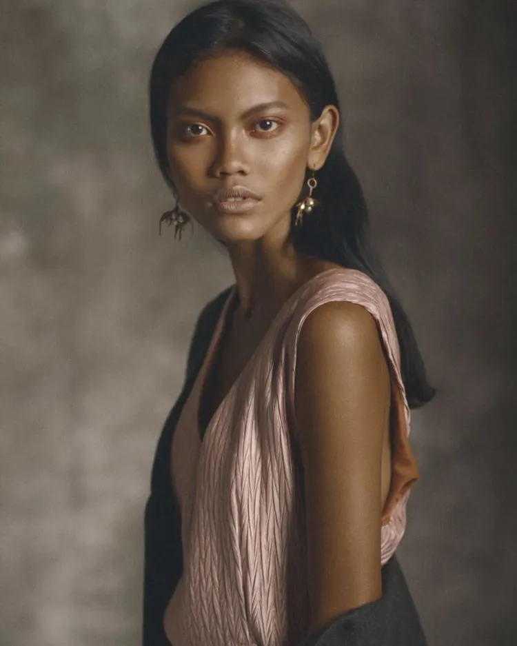 Mengenal Laras Sekar, Gadis Muda Indonesia yang Jadi Model di Paris Fashion Week 2017 12