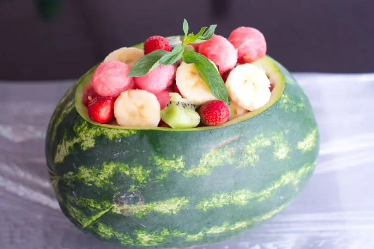 24 Ide Penyajian Buah yang Bikin Lapar Mata, Kamu Nggak Bakal Menolak untuk Menyantapnya 33