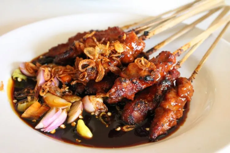 Selain Ceweknya, Ini 7 Makanan Indonesia yang Nggak Pernah Gagal Bikin Bule Jatuh Hati Selamanya 11