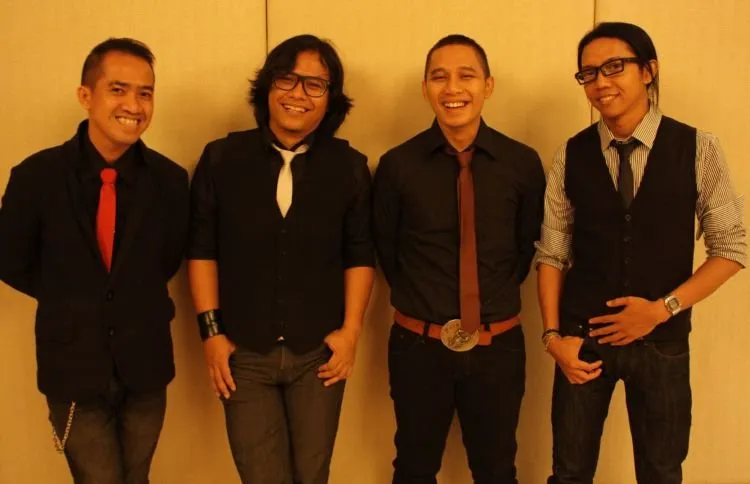 Sebab Cowok Punya Perasaan Juga, Dan 5 Lagu Ini Jadi Bukti Mereka Bisa Cengeng Urusan Cinta 8