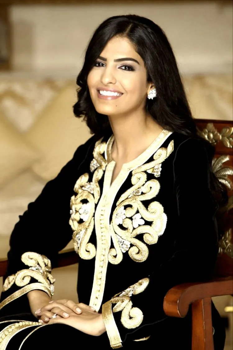 14 Gaya Fashion Ameera At-Taweel. Mantan Putri Kerajaan Arab yang Tersohor Kecantikannya 16