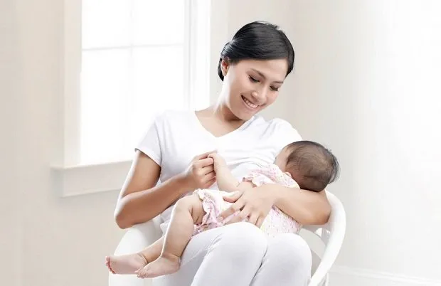 6 Fakta dan Mitos Seputar ASI. Benar Nggak Sih Payudara Besar = ASI-nya Pasti Banyak? 8