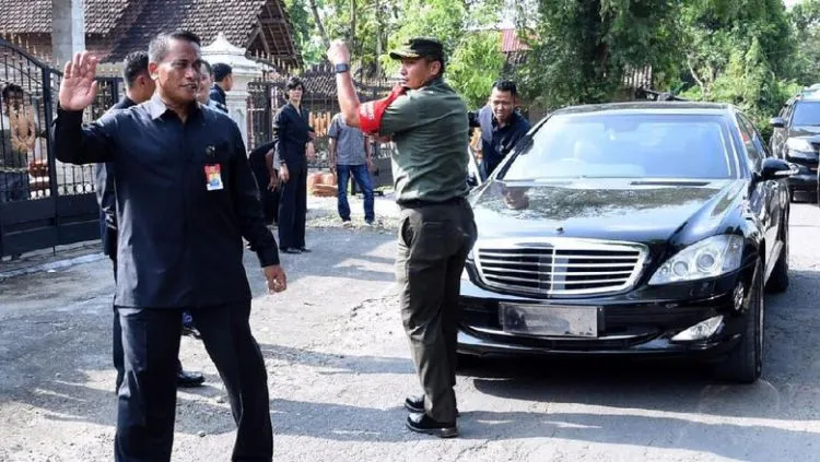 Bukan Cuma Angkot, Mobil Presiden Pun Nyatanya Bisa Mogok. Ini 6 Fakta Unik Soal Mobil Kepresidenan 7