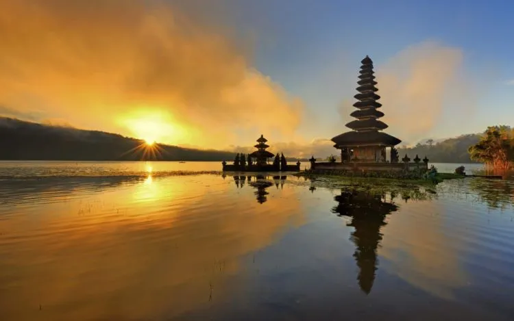 Raja Salman dan Pangeran Arab Ganteng Liburan ke Bali. Ini Nih 3 Destinasi Wisata yang Akan Dikunjungi! 7