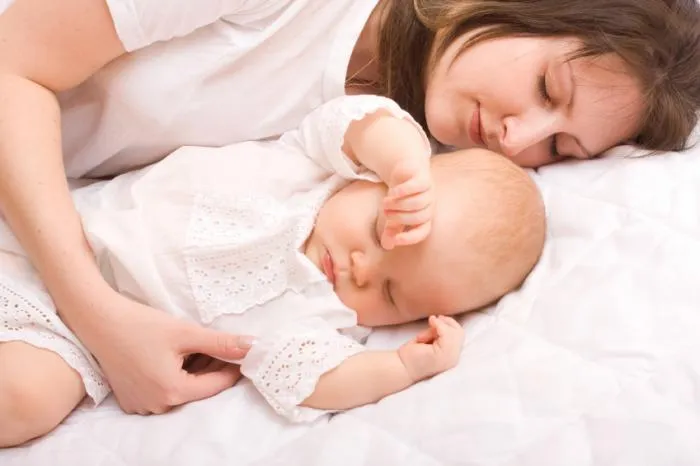 7 Aturan Wajib Saat Menengok Bayi. Jangan Asal Sentuh-sentuh Tapi Lupa Cuci Tangan Dulu, Ih Jijik! 9