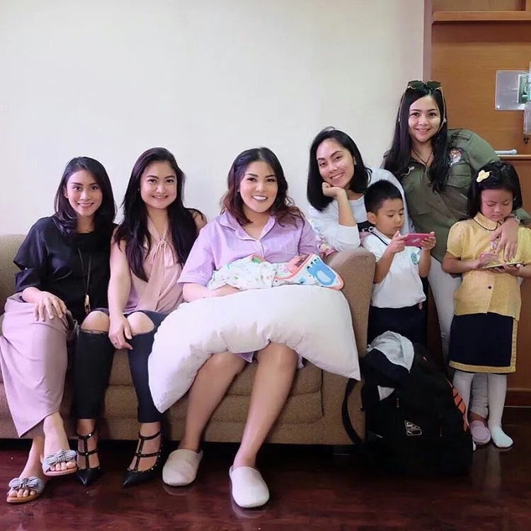 7 Aturan Wajib Saat Menengok Bayi. Jangan Asal Sentuh-sentuh Tapi Lupa Cuci Tangan Dulu, Ih Jijik! 13
