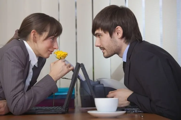 Inilah 6 Alasan di Balik Larangan Kerja Sekantor dengan Suami atau Istri. Masuk Akal Sih! 12 office relationship