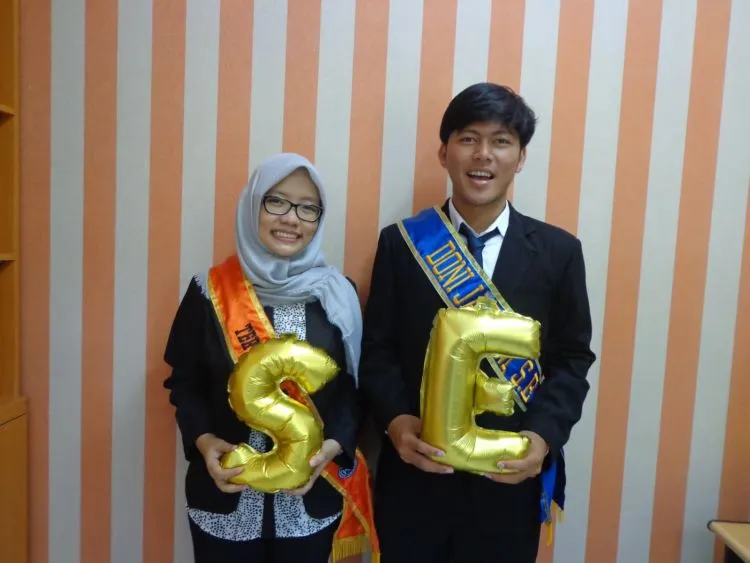8 Benda Lucu untuk Penyambutan Sidang Skripsi, Dijamin Foto-foto Perayaan Jadi Lebih Seru Deh! 12