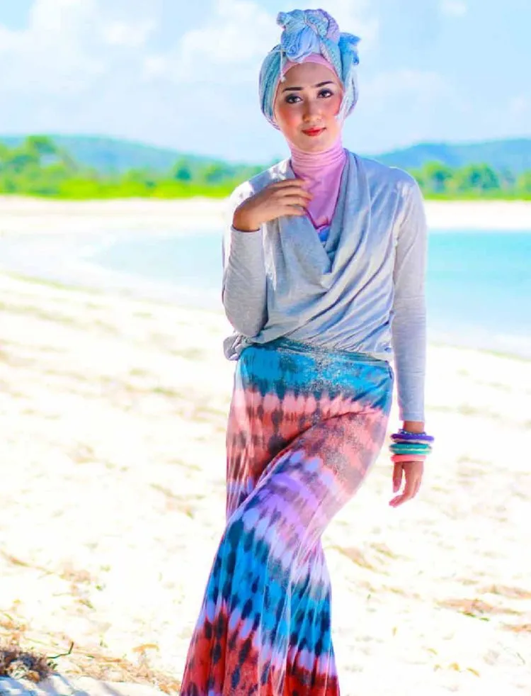 7 Style Baju Berhijab untuk Piknik ke Pantai 19
