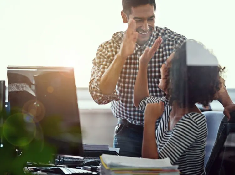 Inilah 6 Alasan di Balik Larangan Kerja Sekantor dengan Suami atau Istri. Masuk Akal Sih! 10