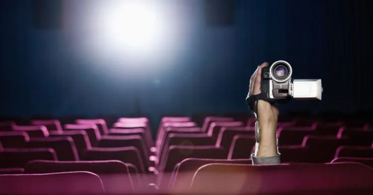 7 Rahasia Menjadi Penonton Film Masa Kini yang Cerdas, Jangan Cuma Hobi Pamer Foto Tiket Doang 9