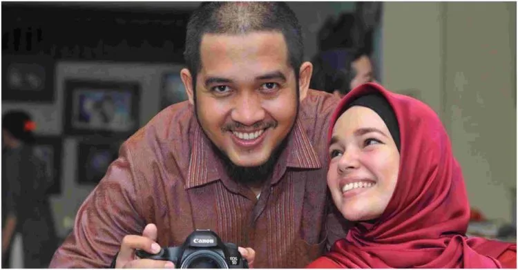 Jarang Pamer Suami di Media Sosialnya, Rumah Tangga 7 Seleb Cantik Ini Ternyata Tetap Bahagia Aja 9