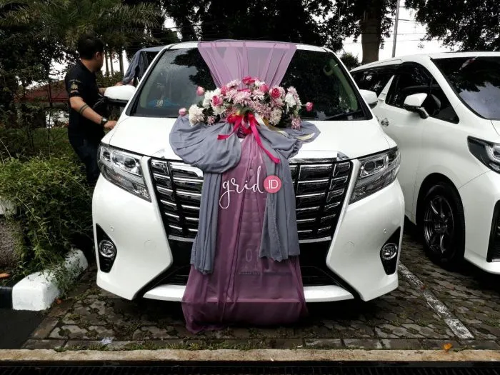 Intip Isi Mobil Terbaru Syahrini Pemberian Tim Manajemennya, Mewah Bukan Main, Cetar Membahana! 3
