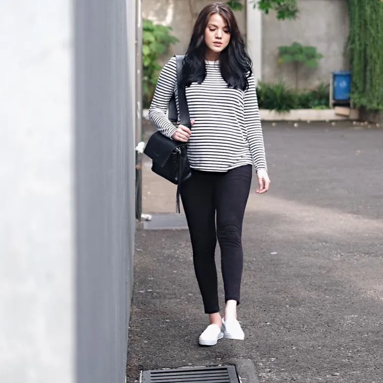 Lihat 12 Style Calon Mama Muda ini. Meski Hamil Tapi Tetap Kece dan Bikin Gemas Sendiri! 22