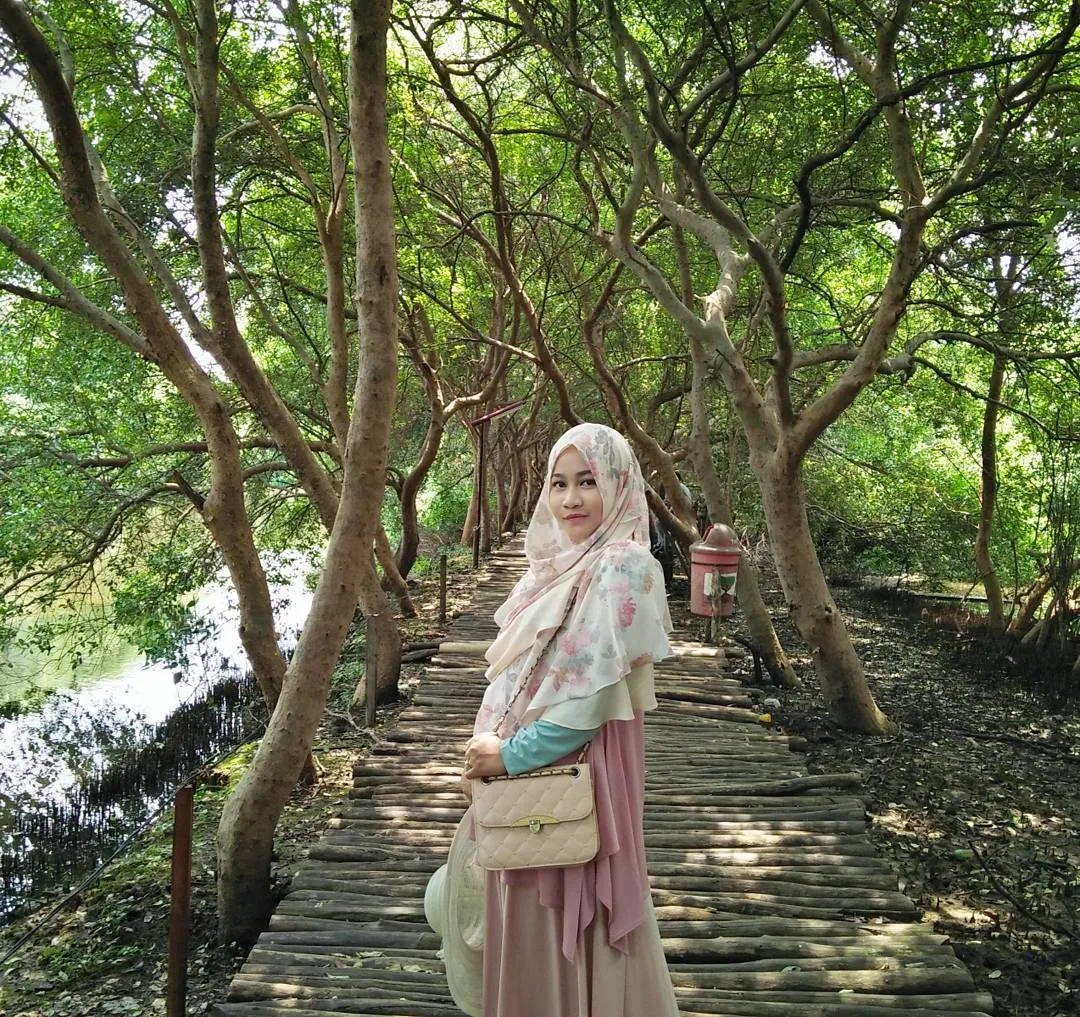 Bukan Maksud Apa-apa, Tapi Beginilah Dilema Cowok yang Punya Pacar Berjilbab. Susah Mau Bilangnya! 6