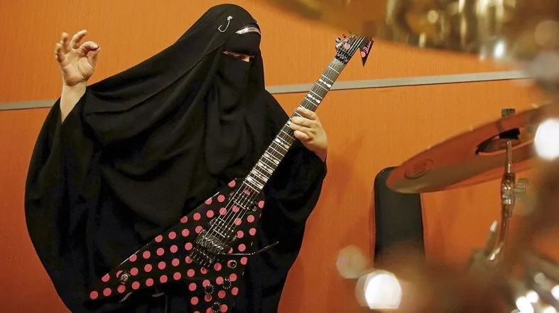 Bukan Maksud Apa-apa, Tapi Beginilah Dilema Cowok yang Punya Pacar Berjilbab. Susah Mau Bilangnya! 7
