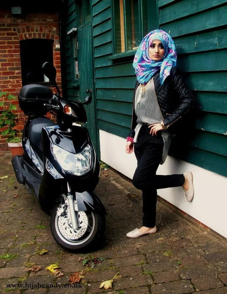 Bukan Maksud Apa-apa, Tapi Beginilah Dilema Cowok yang Punya Pacar Berjilbab. Susah Mau Bilangnya! 9