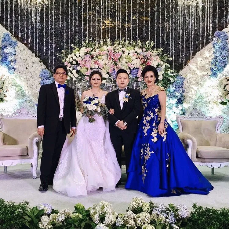 12 Model Kebaya untuk Ibu-Ibu di Hari Pernikahanmu 21