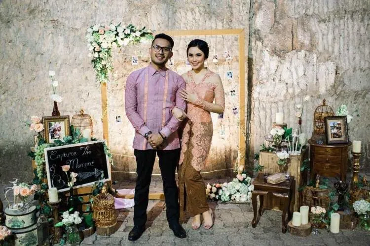 9 Ide Dekorasi Photobooth Unik dan Lucu untuk Prosesi Lamaran. Agar Selalu Terkenang dan Mengesankan 24