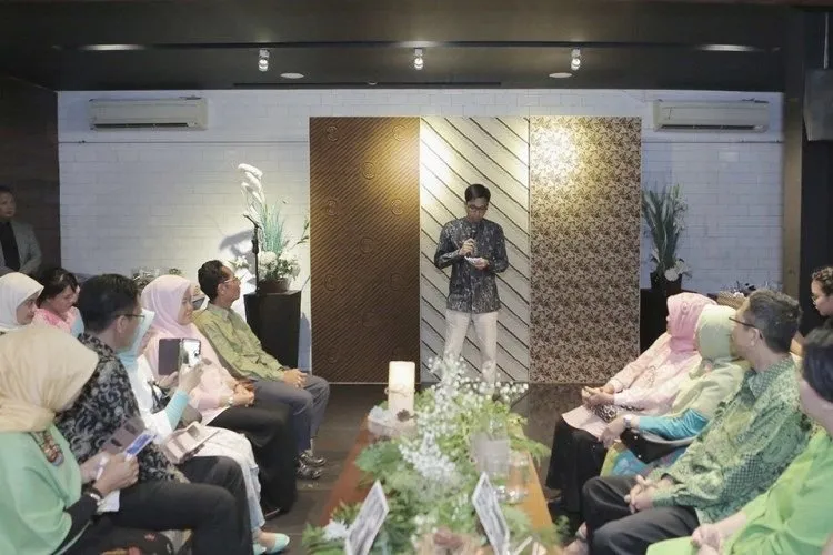 9 Ide Dekorasi Photobooth Unik dan Lucu untuk Prosesi Lamaran. Agar Selalu Terkenang dan Mengesankan 20