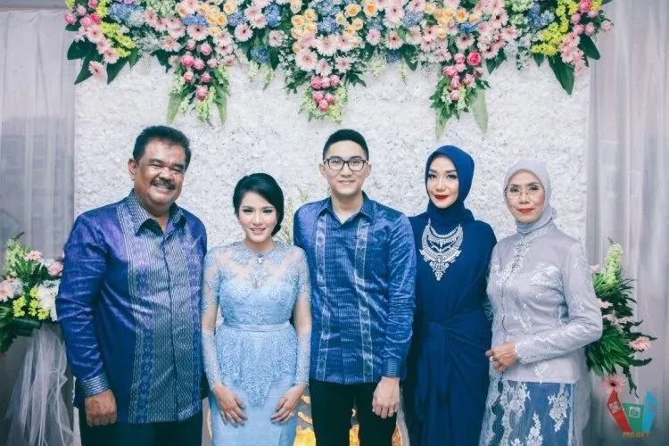 9 Ide Dekorasi Photobooth Unik dan Lucu untuk Prosesi Lamaran. Agar Selalu Terkenang dan Mengesankan 22