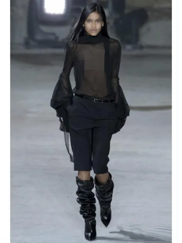 Mengenal Laras Sekar, Gadis Muda Indonesia yang Jadi Model di Paris Fashion Week 2017 8