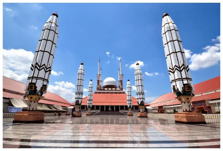 6 Masjid Cantik di Pulau Jawa yang Cocok Dijadikan Lokasi Akad Nikah. Mungkin Salah Satunya Ada di Kotamu? 7