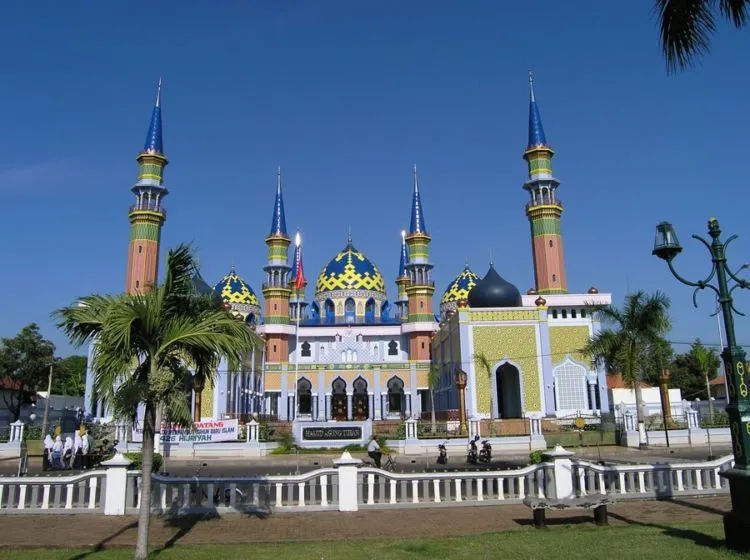 6 Masjid Cantik di Pulau Jawa yang Cocok Dijadikan Lokasi Akad Nikah. Mungkin Salah Satunya Ada di Kotamu? 8