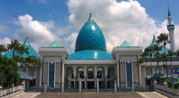 6 Masjid Cantik di Pulau Jawa yang Cocok Dijadikan Lokasi Akad Nikah. Mungkin Salah Satunya Ada di Kotamu? 9