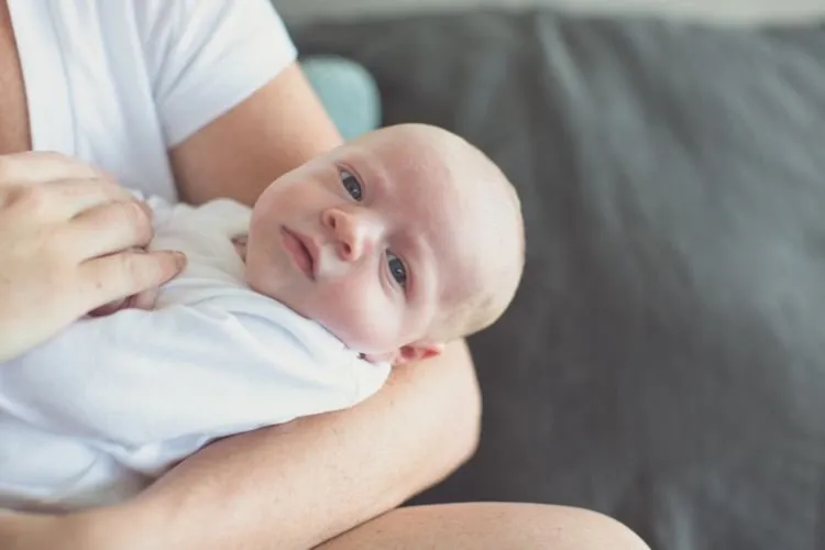 7 Mitos yang Nggak Boleh Kamu Percaya Saat Mengasuh Bayi. Calon Mama Muda Harus Pahami Ini 8