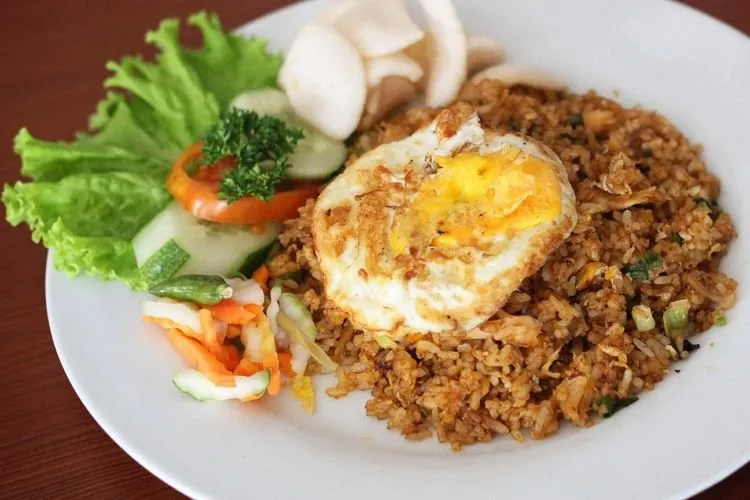 Selain Ceweknya, Ini 7 Makanan Indonesia yang Nggak Pernah Gagal Bikin Bule Jatuh Hati Selamanya 9