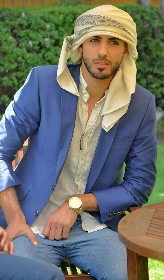 Nggak Melulu Pakai Gamis dan Keffiyeh, Inilah 12 Style Cowok Arab a la Omar Borkan Al Gala 14