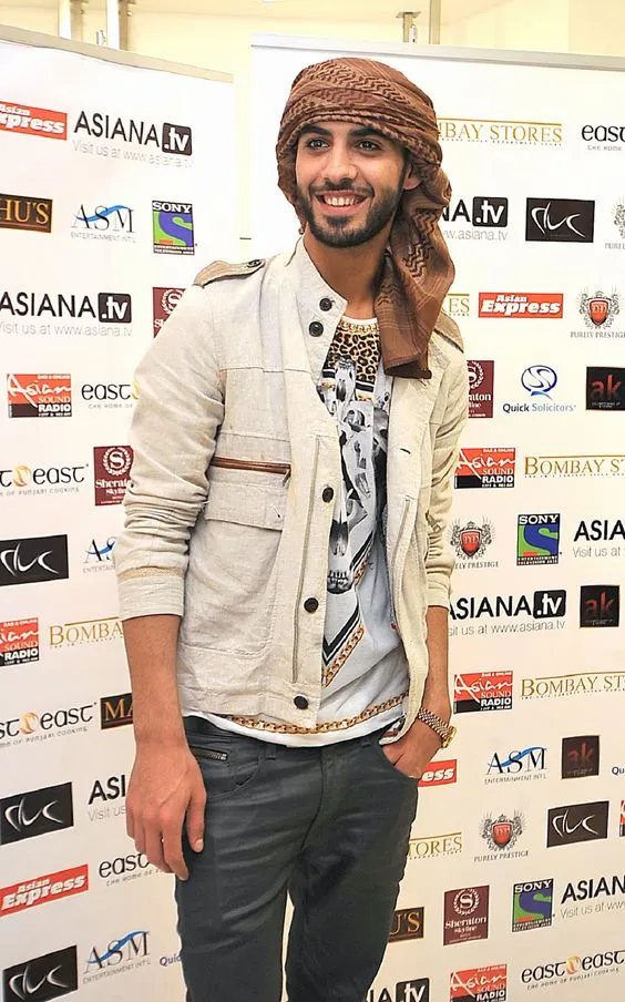 Nggak Melulu Pakai Gamis dan Keffiyeh, Inilah 12 Style Cowok Arab a la Omar Borkan Al Gala 17