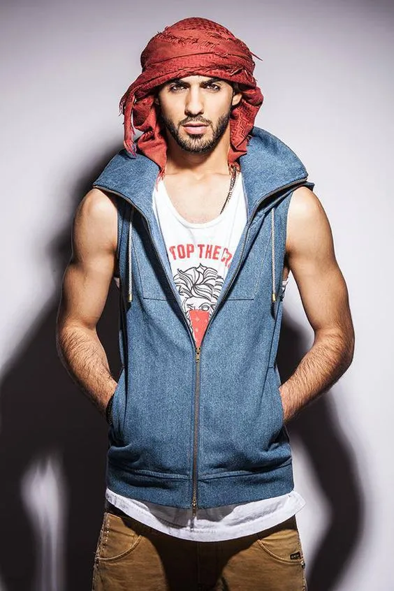 Nggak Melulu Pakai Gamis dan Keffiyeh, Inilah 12 Style Cowok Arab a la Omar Borkan Al Gala 21