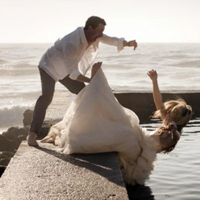 Kumpulan Foto Pre-wedding yang Aneh dan Mengancam Nyawa. Mau Nikah Aja Sampai Kayak Gini Banget Sih! 21