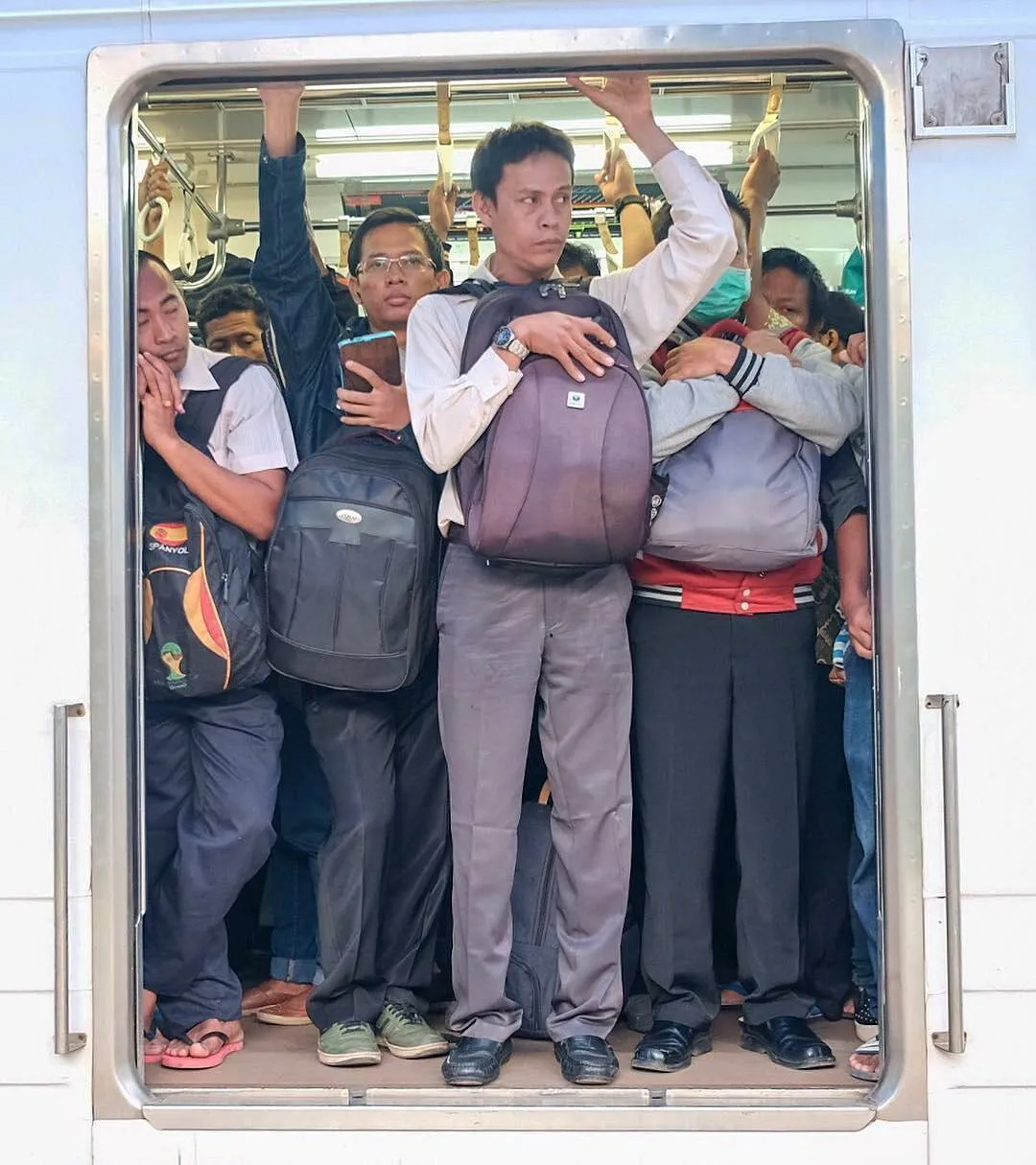 Bekal yang Perlu Kamu Bungkus Sebelum Merantau ke Ibukota. Biar Kuat Bertahan di Kota Keras Itu! 7
