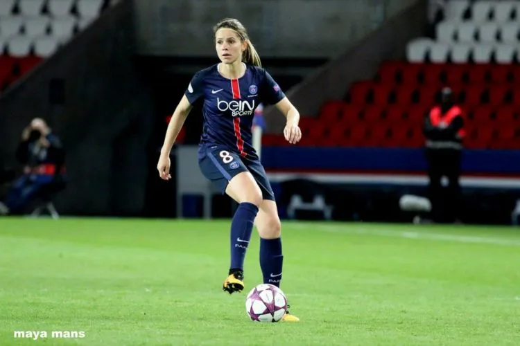 11 Pesepakbola Cewek Terseksi di Dunia. Antara Ingin Fokus ke Permainan Atau Malah Lihat Body-nya! 18