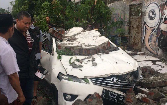 Fenomena Hujan Es di Surabaya Kemarin Bikin Gempar. Kok Bisa Sih Hujan Es Turun di Negara Tropis? 8