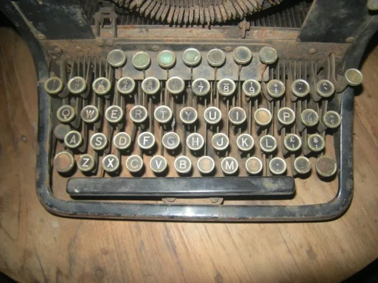 Bukan Sekadar Asal-asalan, Inilah Alasan Di Balik Susunan Huruf Keyboard Kita yang Berantakan 6