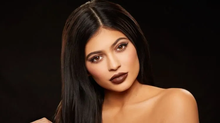8 Pilihan Warna Lip Cream untuk Menyelamatkan Si Bibir Hitam, Selamat Tinggal Wajah Kusam! 9