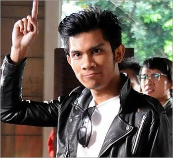 Tyas Mirasih Akhirnya Tunangan Lho, Berarti Ada 6 Mantan Keren yang Mesti Mengubur Masa Lalunya 11