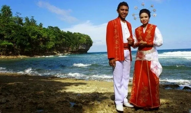 Biar Nggak Ada yang Ngejekin ‘Raja Kodok’ Lagi, Kamu Harus Kenal Baju Adat Maluku Ini! 6